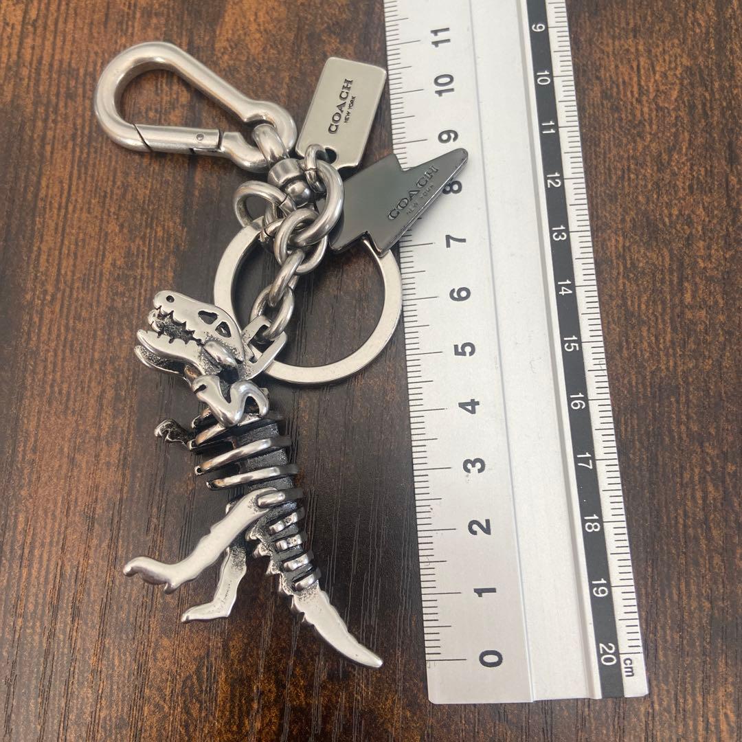 COACH レキシー キーホルダー ダイナソー メタル 恐竜 チャーム