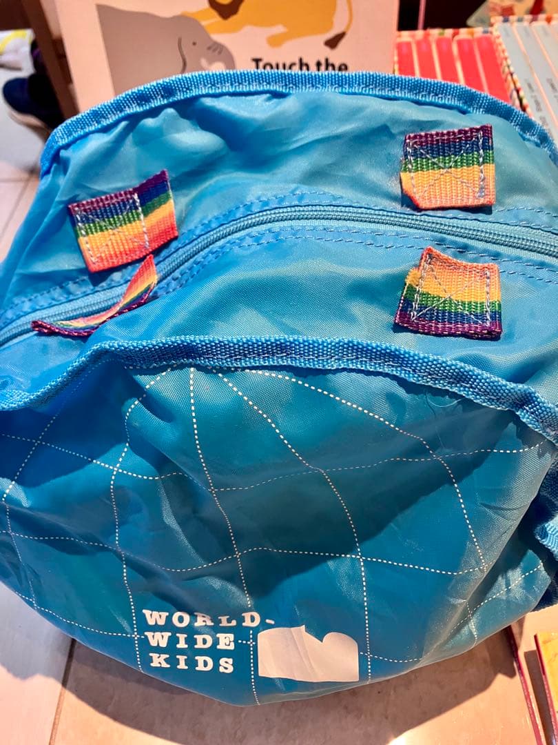 6割新品未開封ワールドワイドキッズDVD30点&CD24点&絵本26点