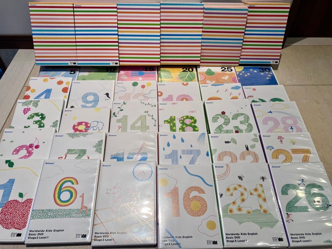 6割新品未開封ワールドワイドキッズDVD30点&CD24点&絵本26点