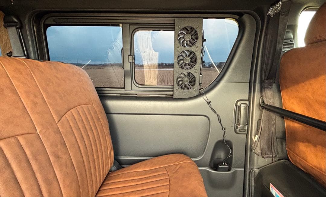 ハイエース 4型~ 換気扇 常設型 3連ファン ABS 『運転席側』防虫ネット付