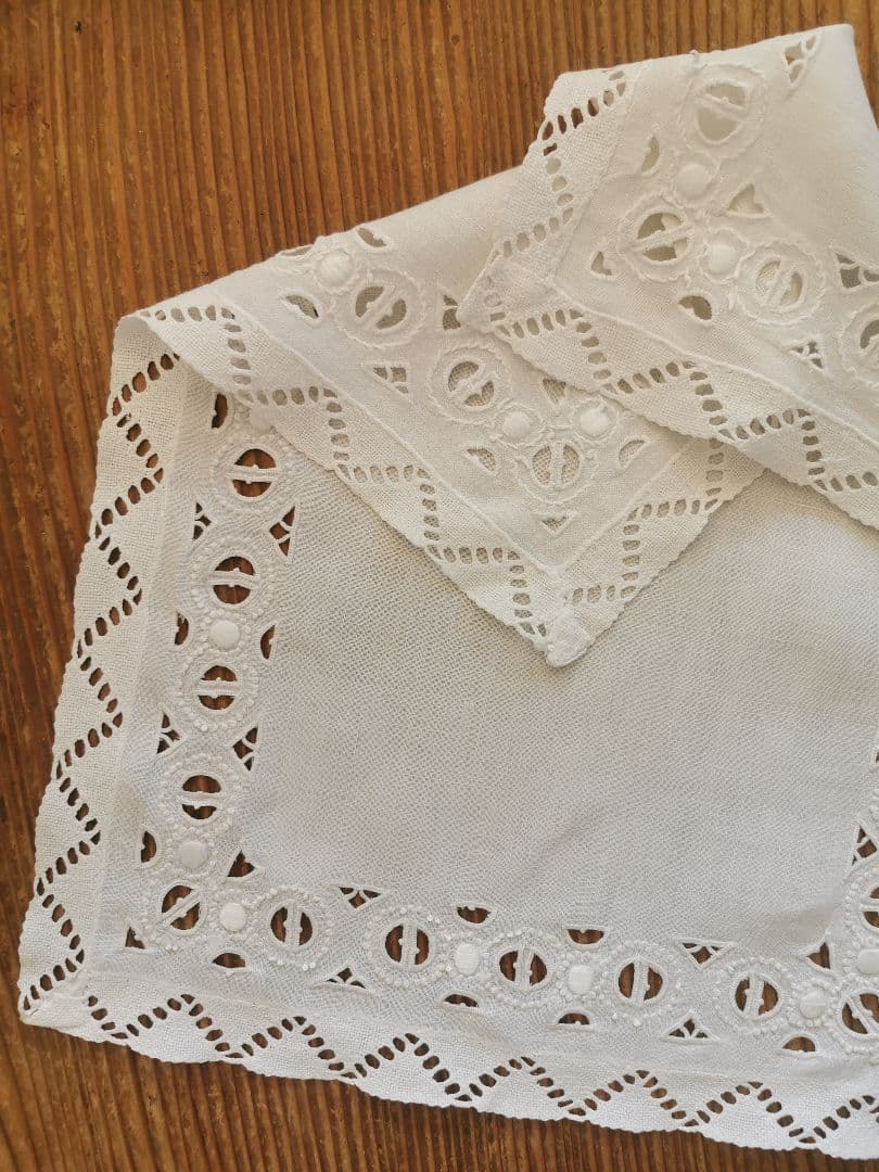 アンティーク オープンカットワーク＆フレンチノット刺繍 ボビンレース編みランナー