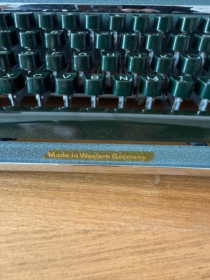 Olympia Model SM タイプライター