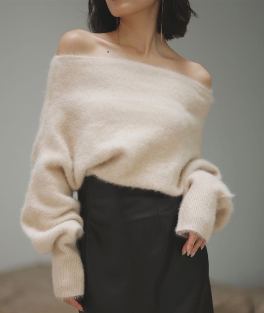 る*る様 ánuans アニュアンス ラクーンフォックスオフショルニットプルオー