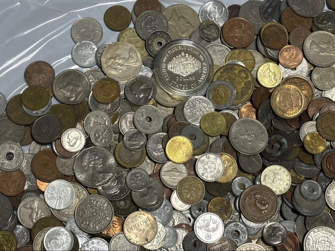 ま*お様 古銭　外国　銀貨　海外古札　その他メダルなど　まとめて　13.5