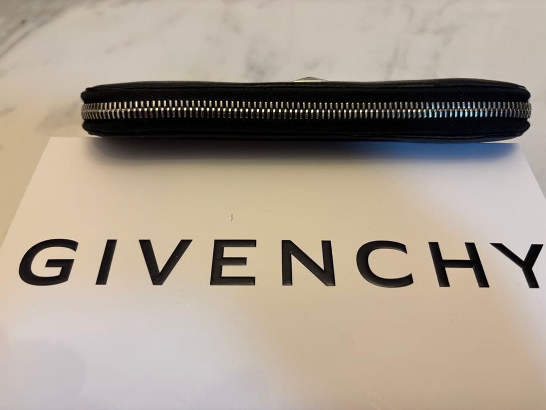 GIVENCHY ブラック 長財布
