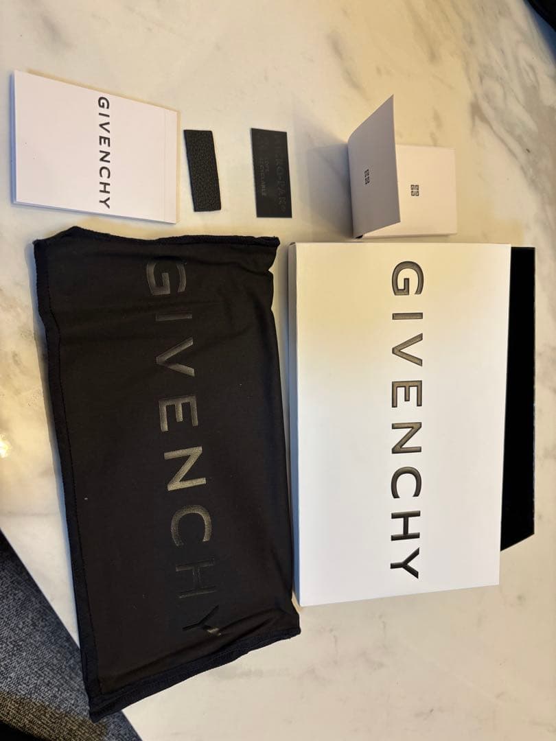 GIVENCHY ブラック 長財布