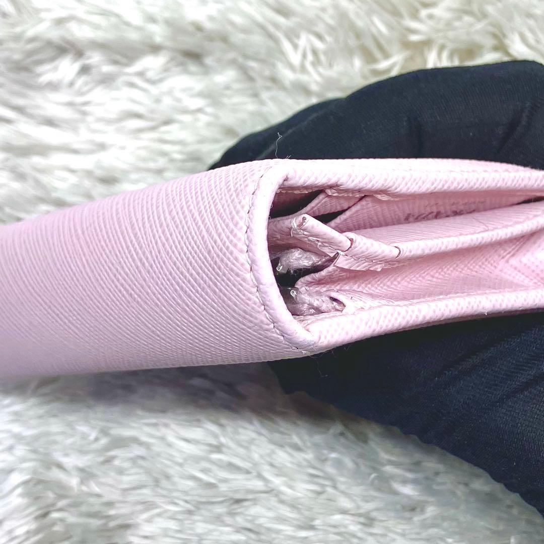 現行極美品✨ PRADA RFID内蔵 二つ折り財布 サフィアーノ 三角ロゴ