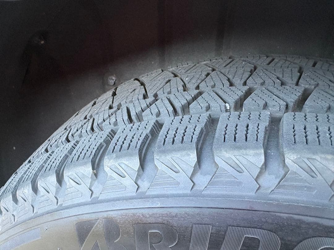ブリジストンBLIZZAK DM-V3 235/55R20 タイヤのみ