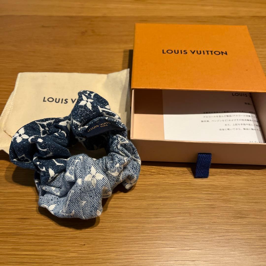 LOUIS VIITTON シュシュ