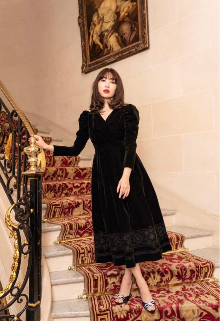 【Her lip to】Embroidered Velour MidiDress