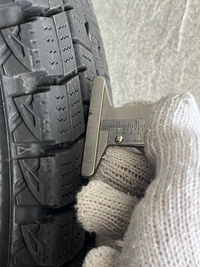 ⭐︎バリ溝‼︎⭐︎ダンロップ　SV01 195/80R15 冬タイヤ　2022年製