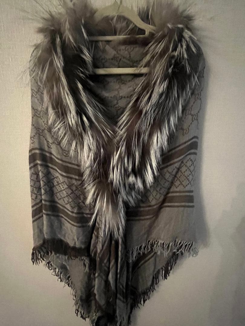 GUCCI モノグラムフォックスファー付き大判ストール