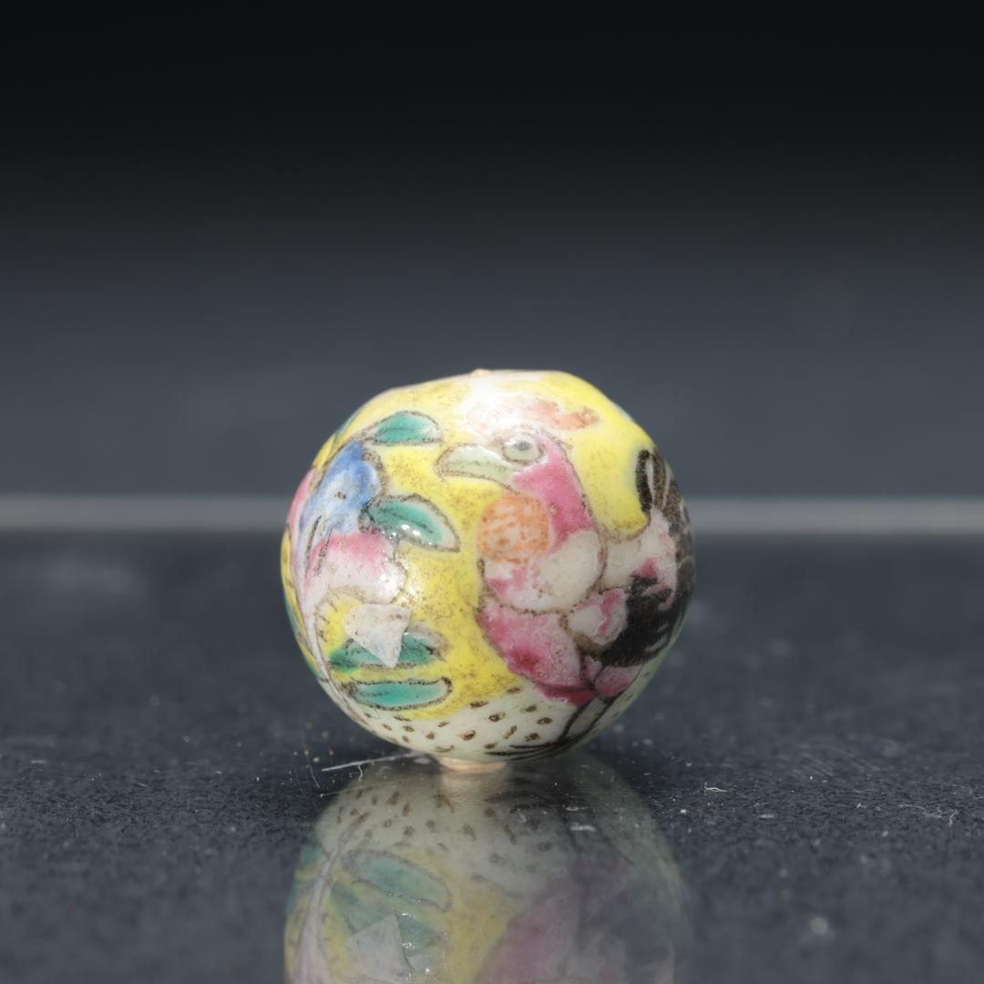 緒締め玉　陶磁器製　鶏と花　骨董　胴乱　印籠　R1451