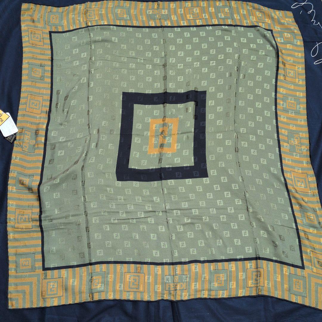 未使用　フェンディ　シルクスカーフ 約85cm