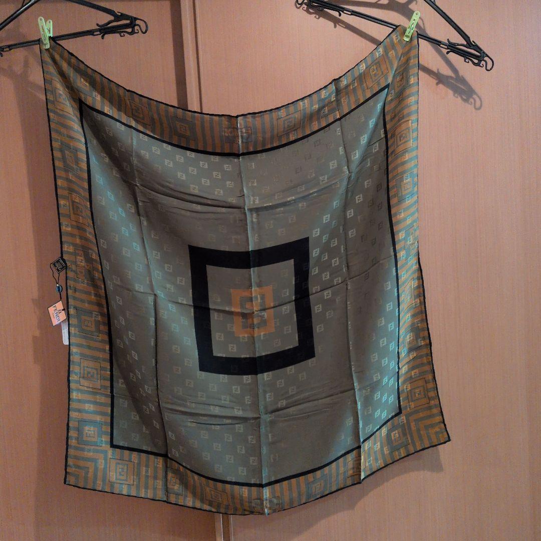 未使用　フェンディ　シルクスカーフ 約85cm