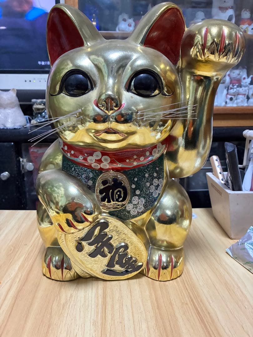 金色の招き猫 置物