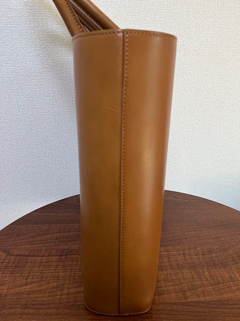 【美品】土屋鞄　ブラックヌメ ブックトート 色: オーク