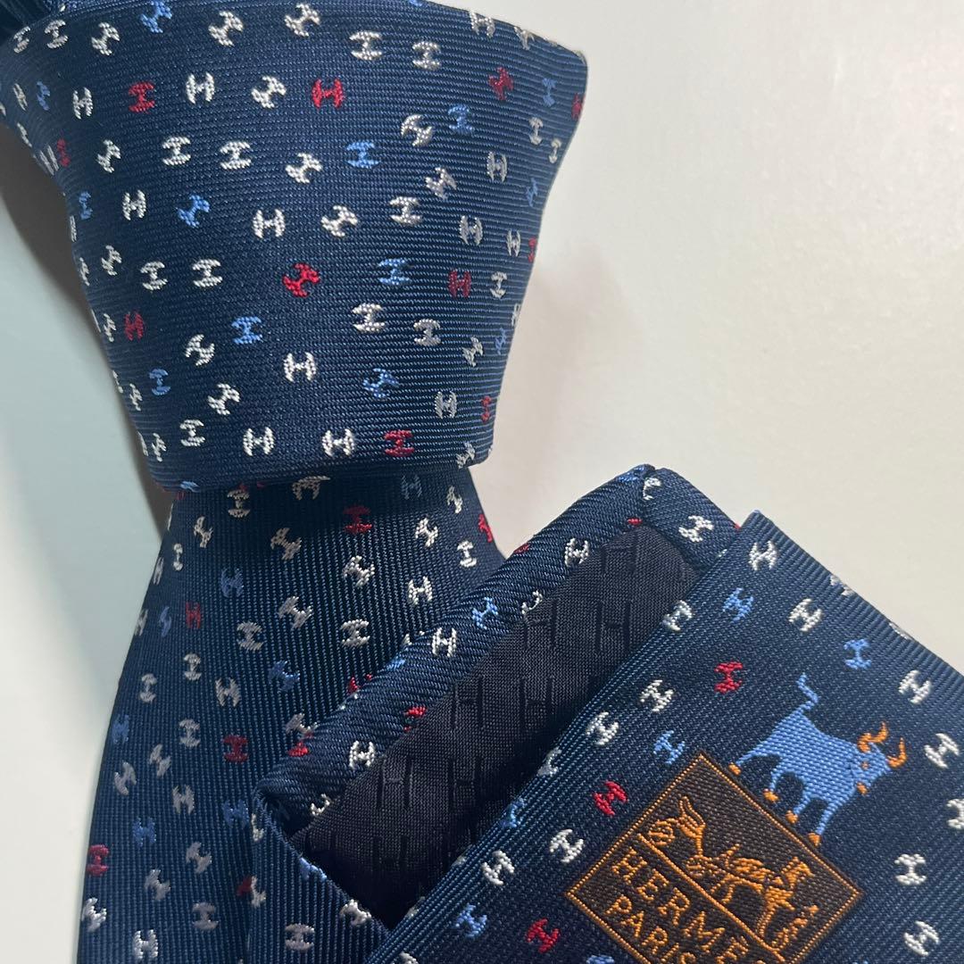 希少✨未使用✨HERMES エルメス　ネクタイ　高級シルク　H柄 アニマル