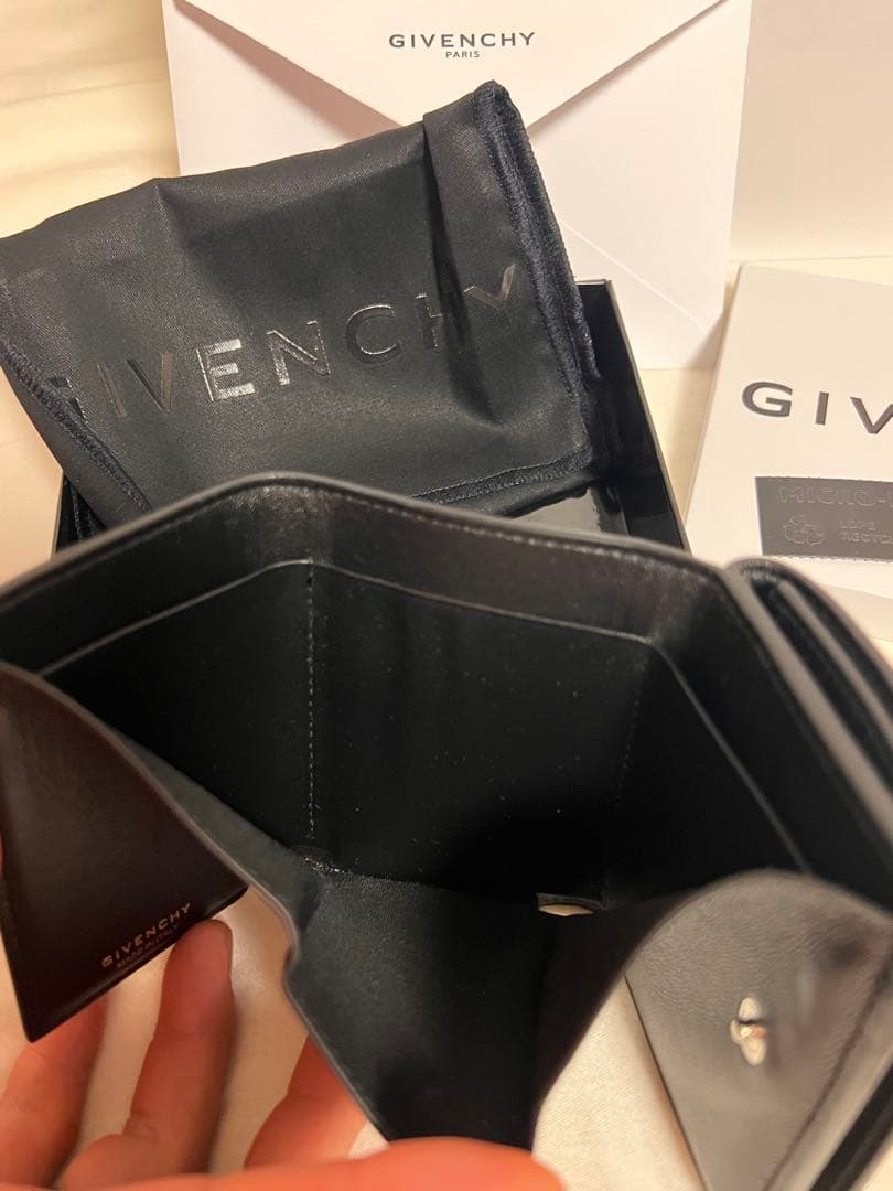 美品　ジバンシィ　三つ折り財布　bk6095k206