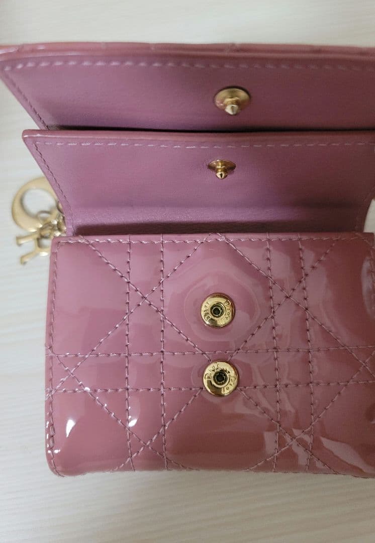 Dior ロータス ウォレット カナージュ パテントカーフスキン財布　ピンク
