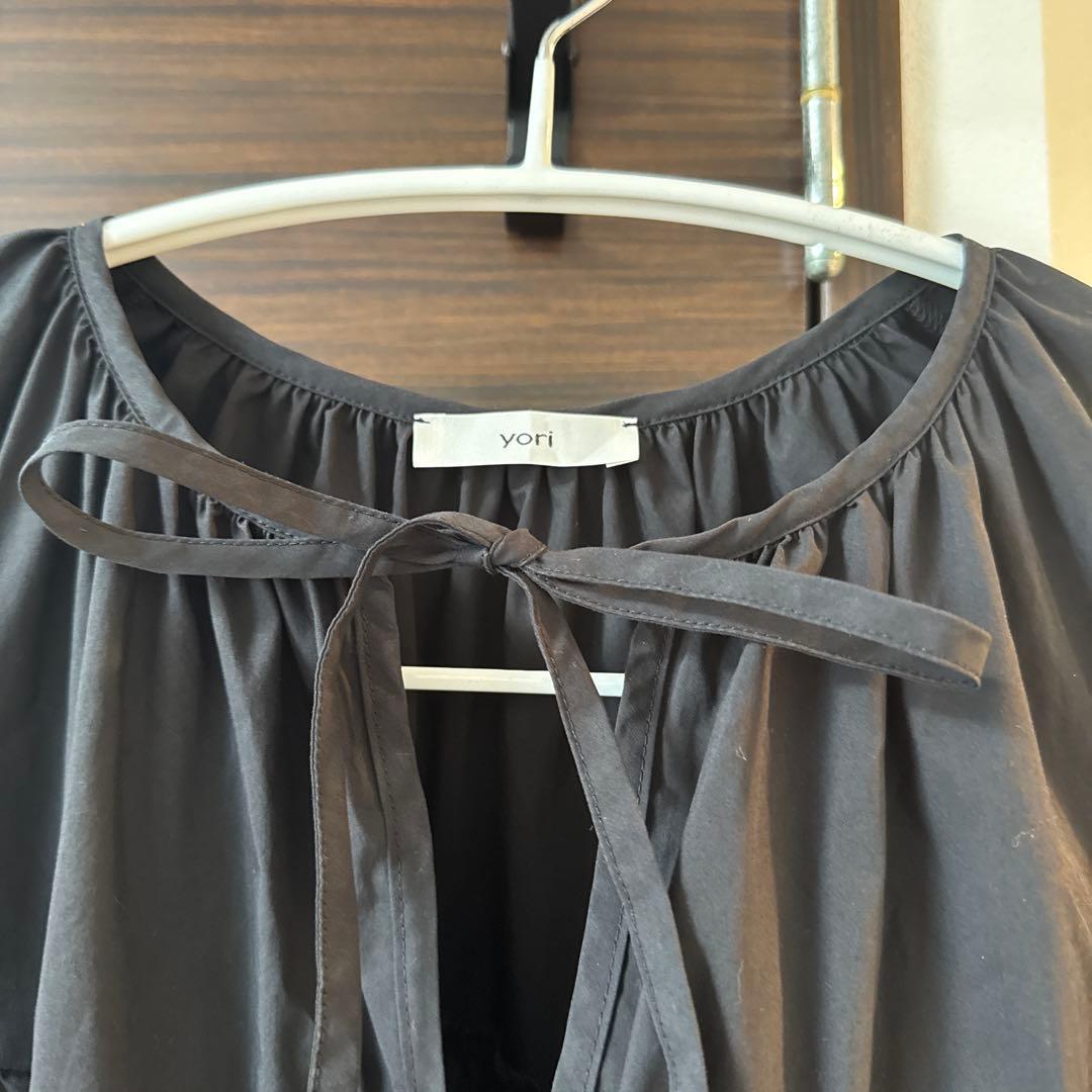 yori ボリュームギャザーサマーブラウス