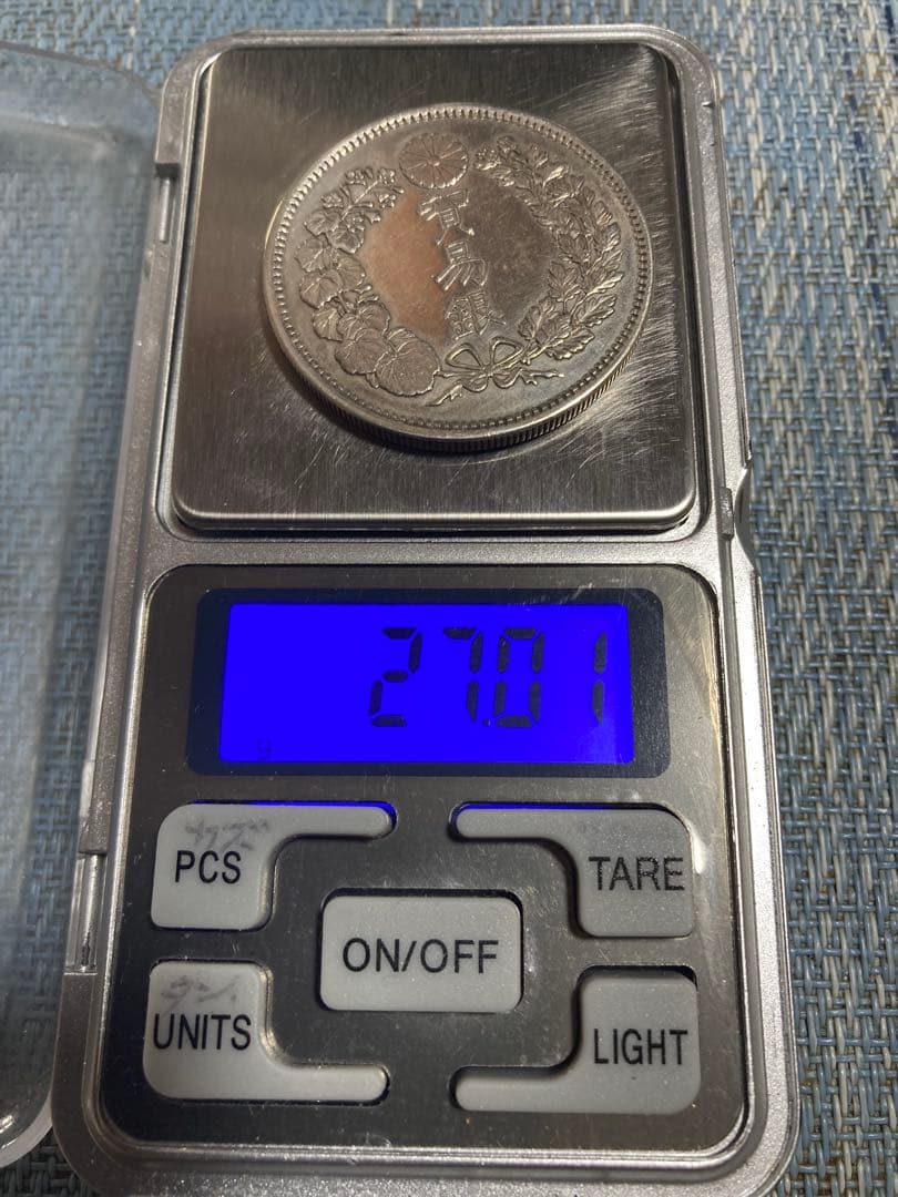 貿易銀　明治9年　菊紋・龍 一圓銀貨　長支脈