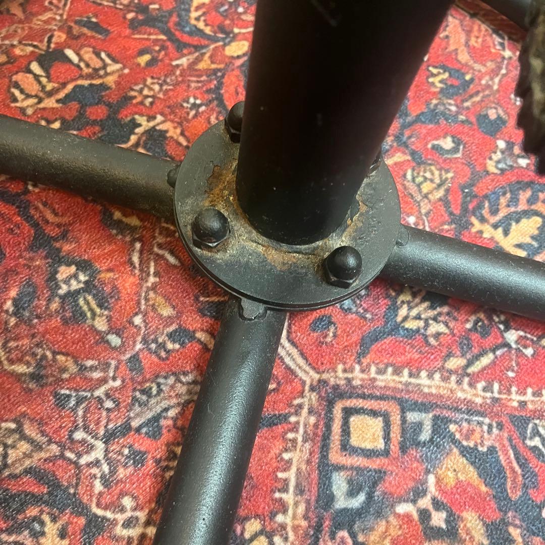 【インダストリアル、ヴィンテージ・スチールスツール、オールドレトロ椅子カウンター