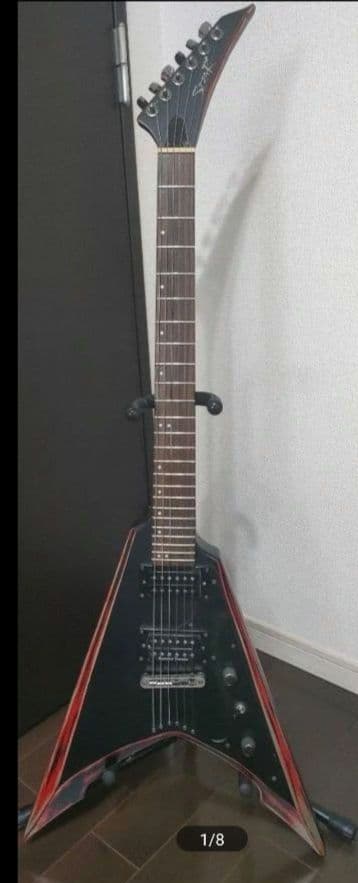 ぽん 送料込 V型エレキギター ブラック/レッド