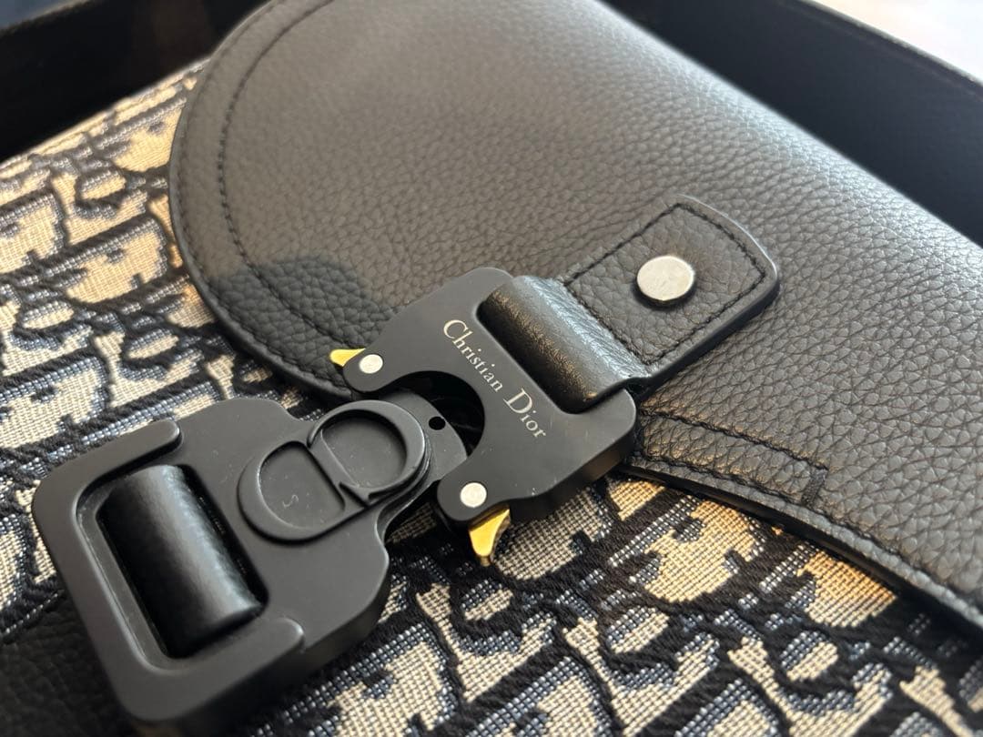 DIOR メンズ　サドル フラップ付き メッセンジャー バッグ　スモール