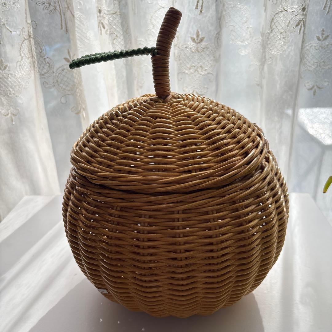 ラタン　藤　りんご　小物入れ　新品 バスケット　蓋付き