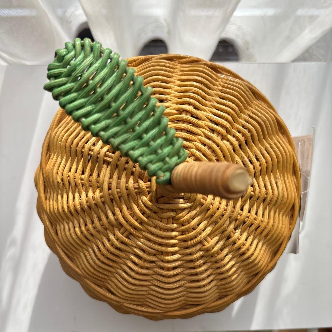 ラタン　藤　りんご　小物入れ　新品 バスケット　蓋付き