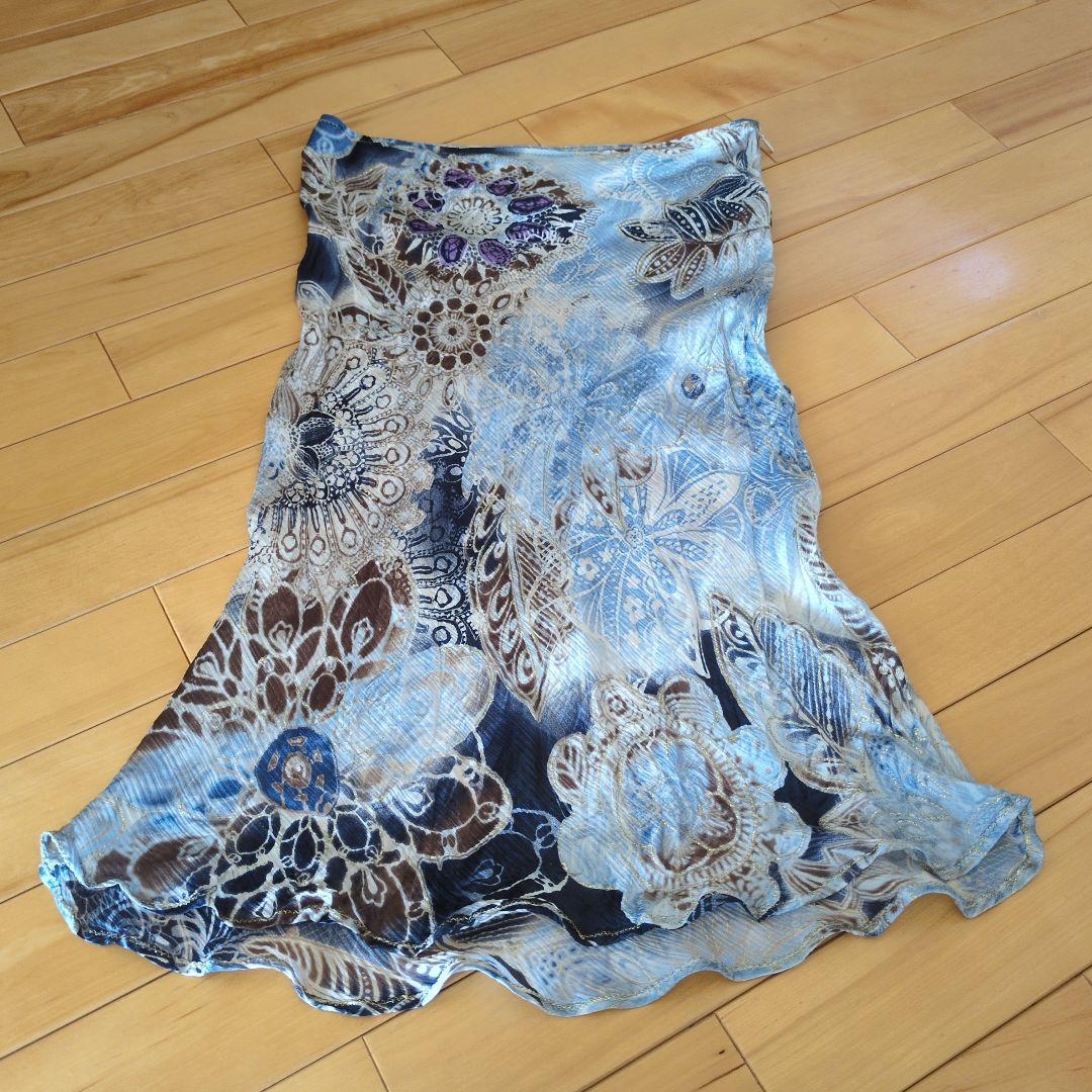 クラスロベルトカヴァリ　シルク花柄スカート