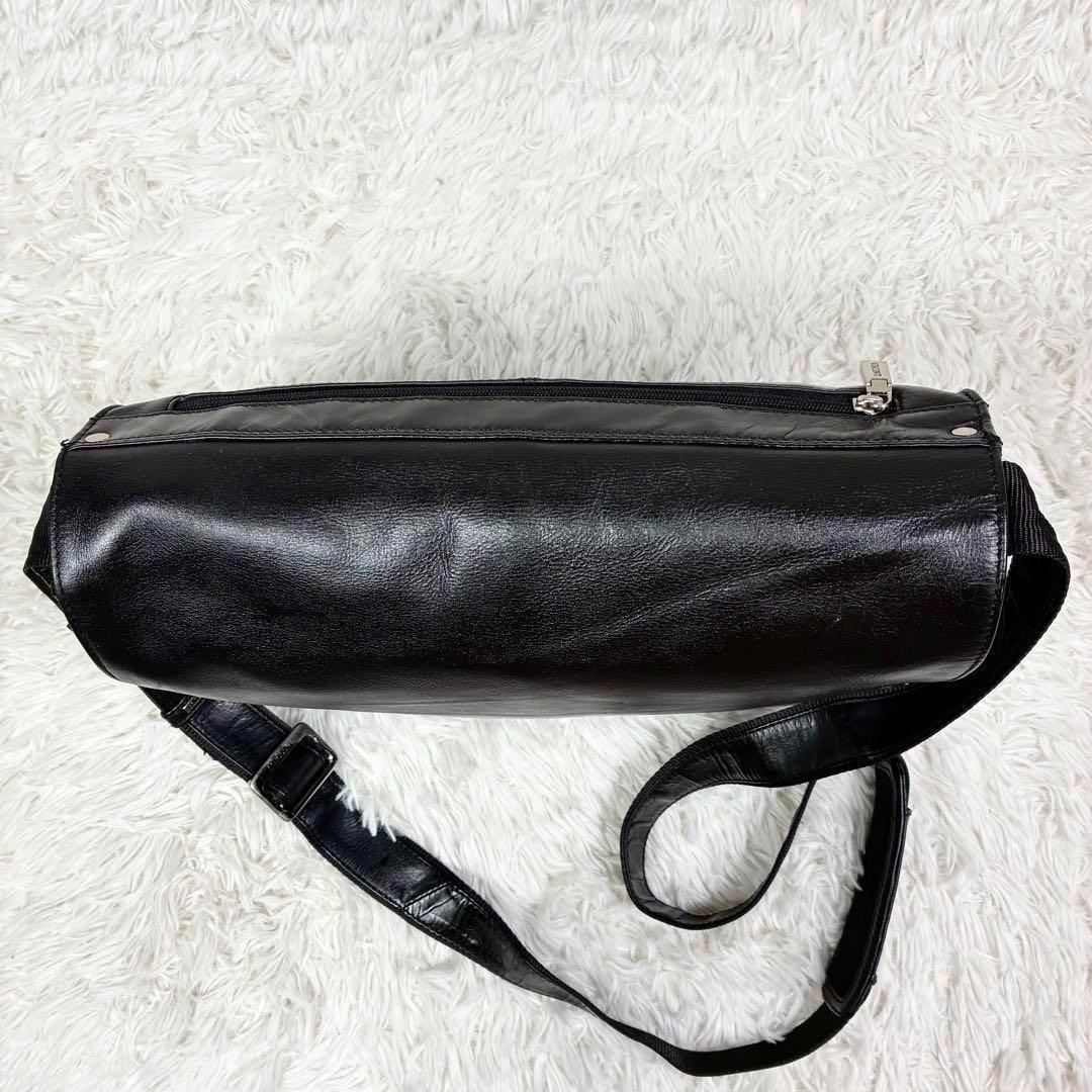 【美品】 ビスコンティ レザー メッセンジャーバッグ ブラック ショルダーバッグ