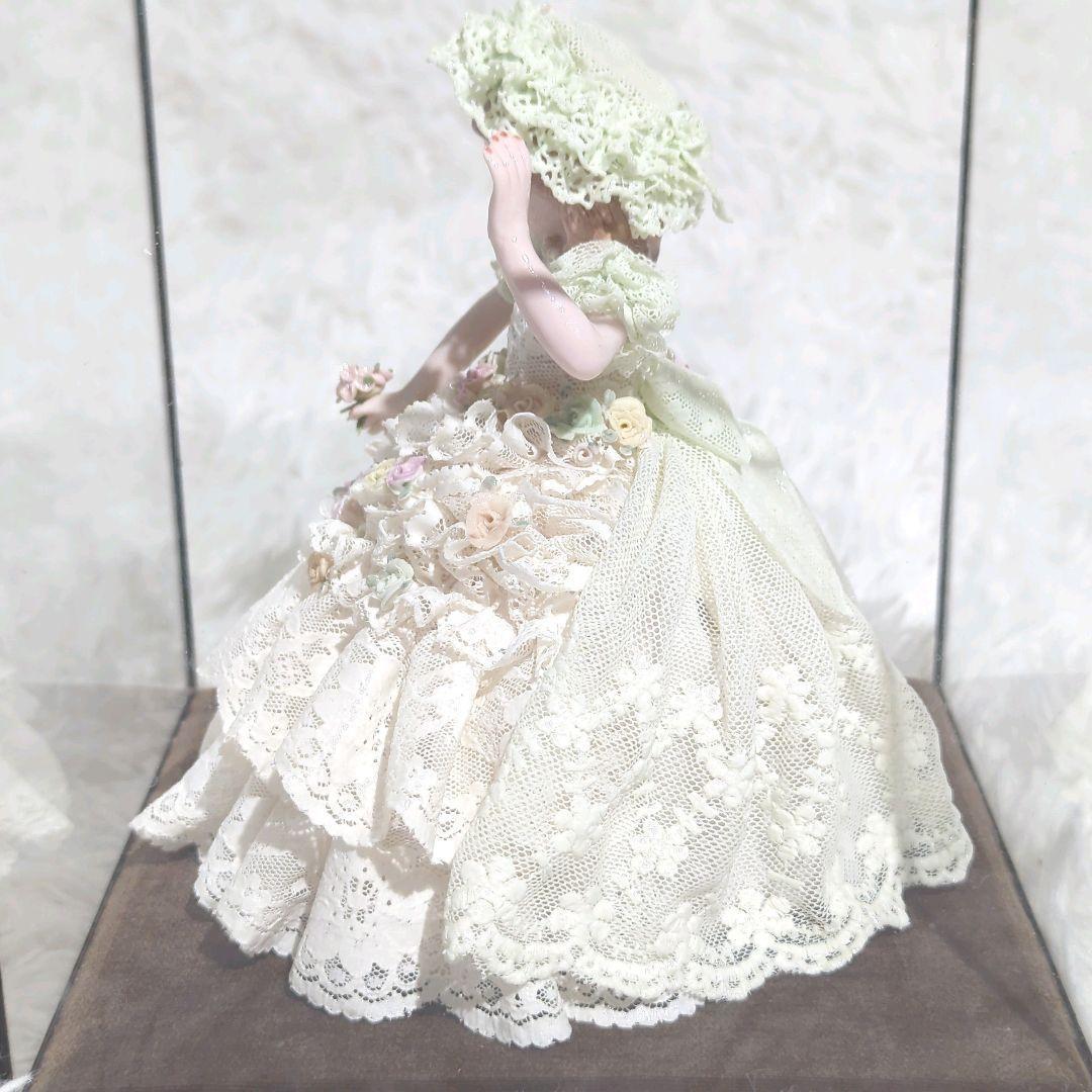 〈クリアケース付き〉アイリッシュドレスデン 花飾りの貴婦人 フィギュリン