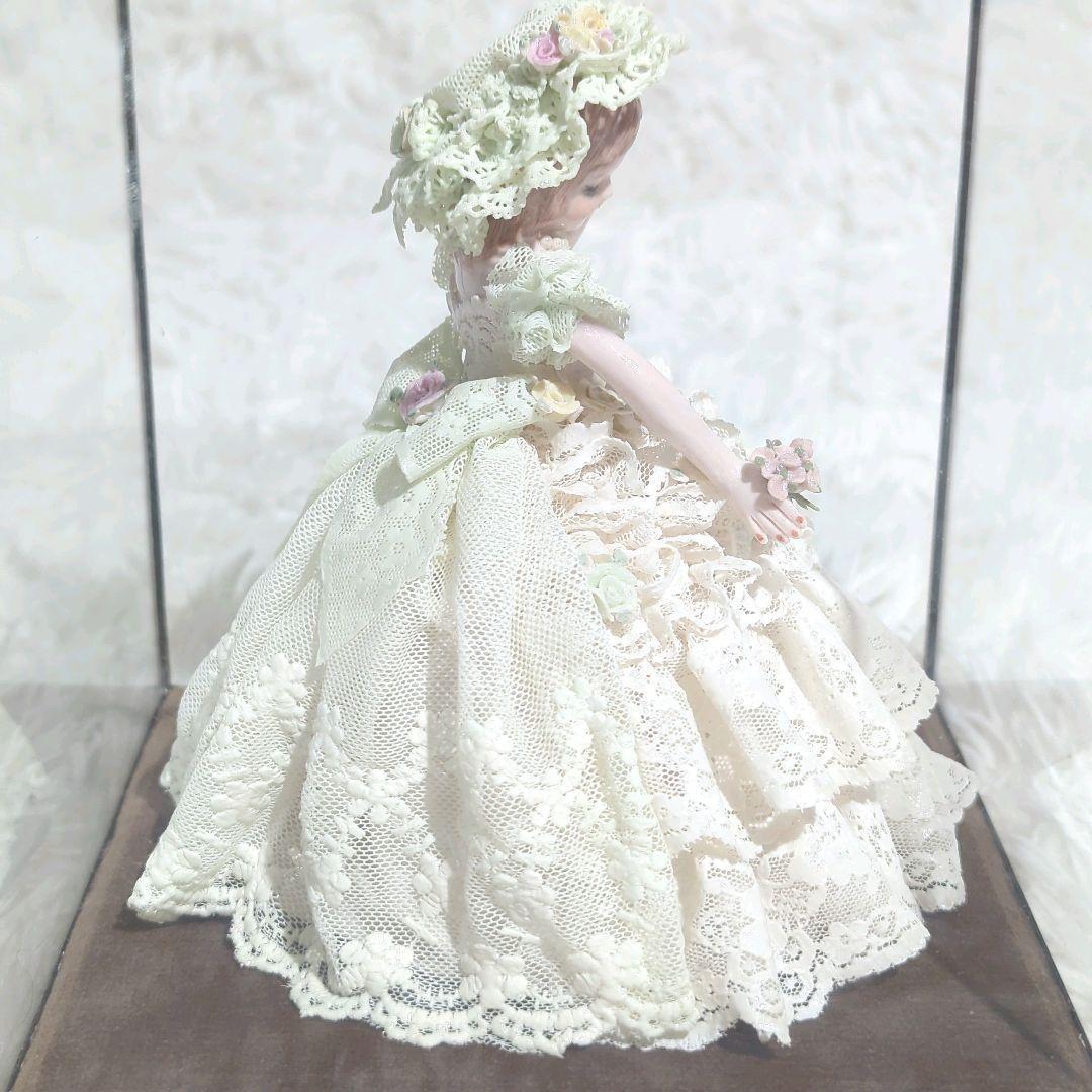 〈クリアケース付き〉アイリッシュドレスデン 花飾りの貴婦人 フィギュリン