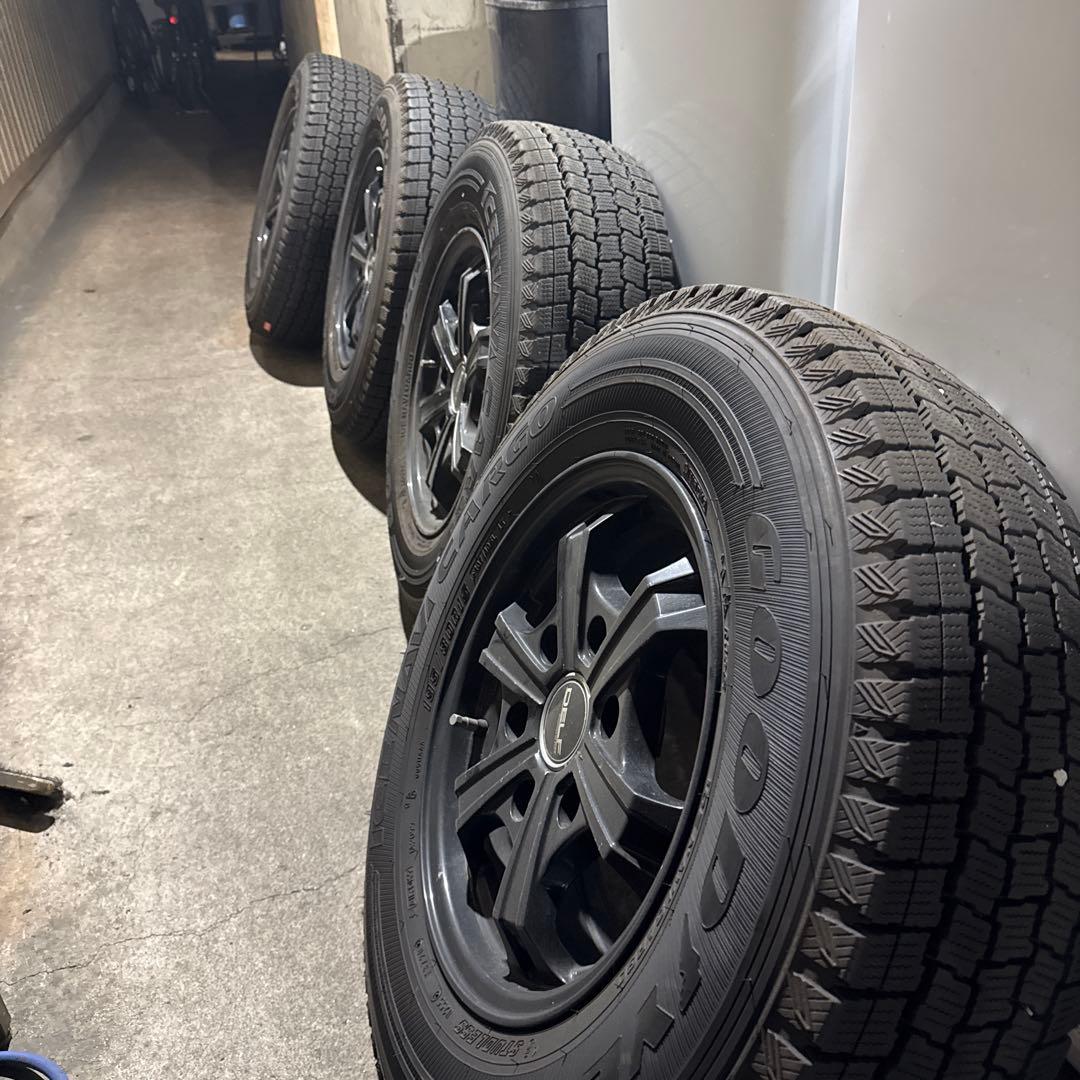ハイエース　スタッドレスタイヤアルミセット東京都引き取り限定flex