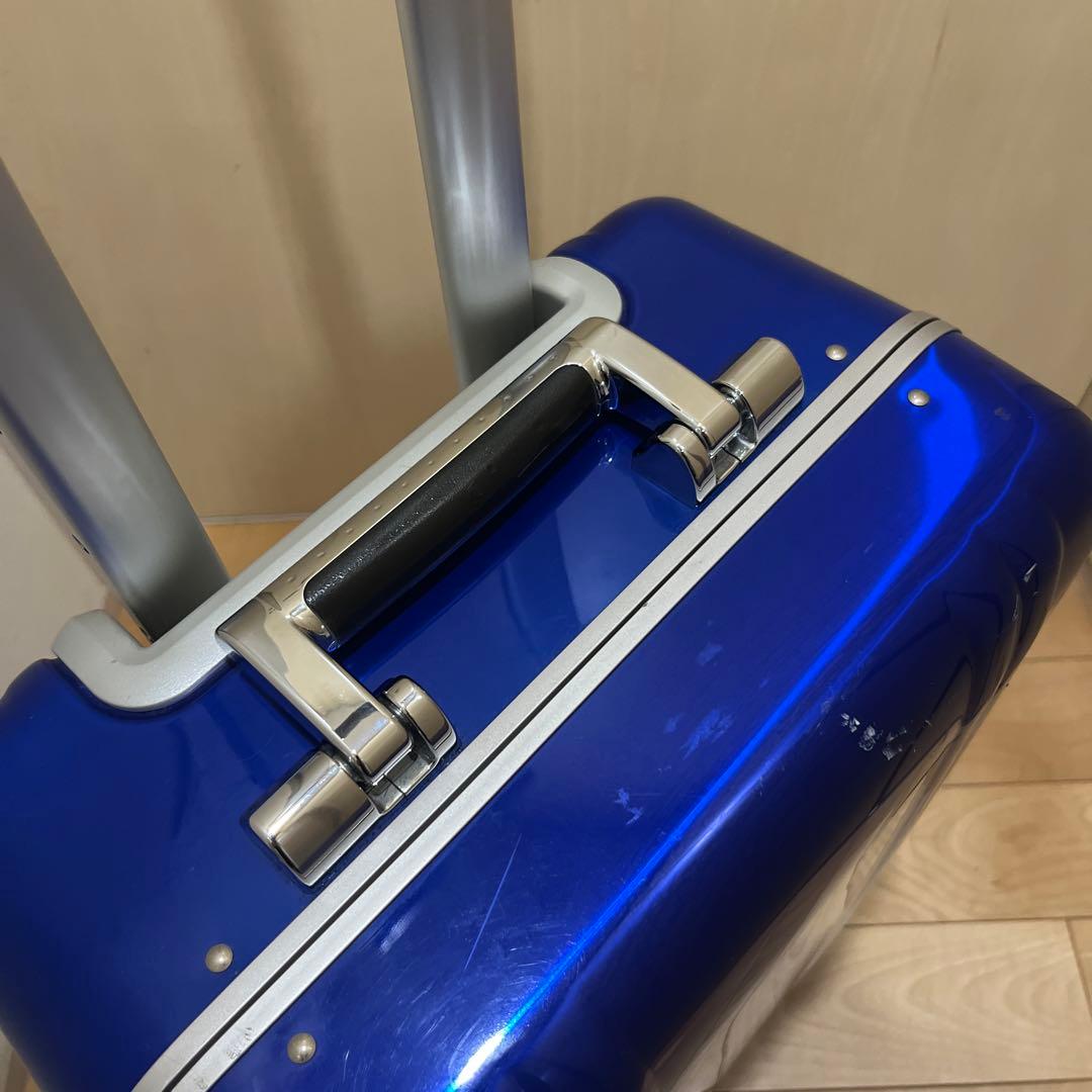 ゼロハリバートンスーツケースポリカーボネートタイプ　機内持ち込み