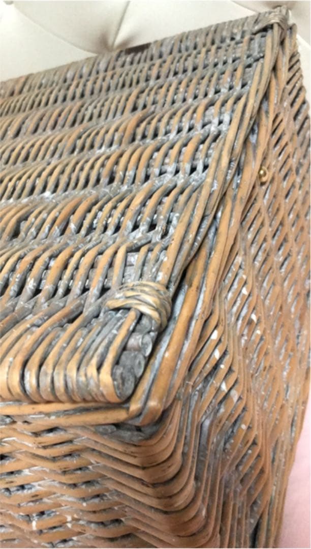 海外製　レトロでヴィンテージ感あるピクニックバスケット　編みカゴ　アンティーク調