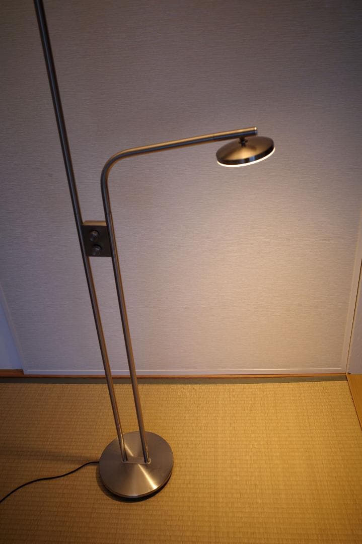 IKEA ISJAKT（イスヤクト）LEDフロアランプ