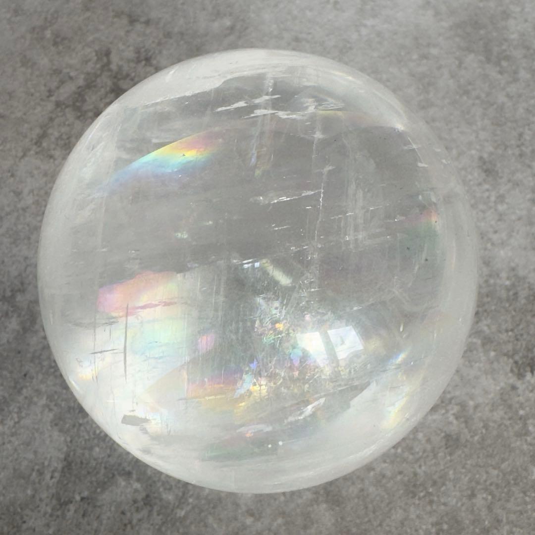 レインボー　ホワイトカルサイト　スフィア　約65mm