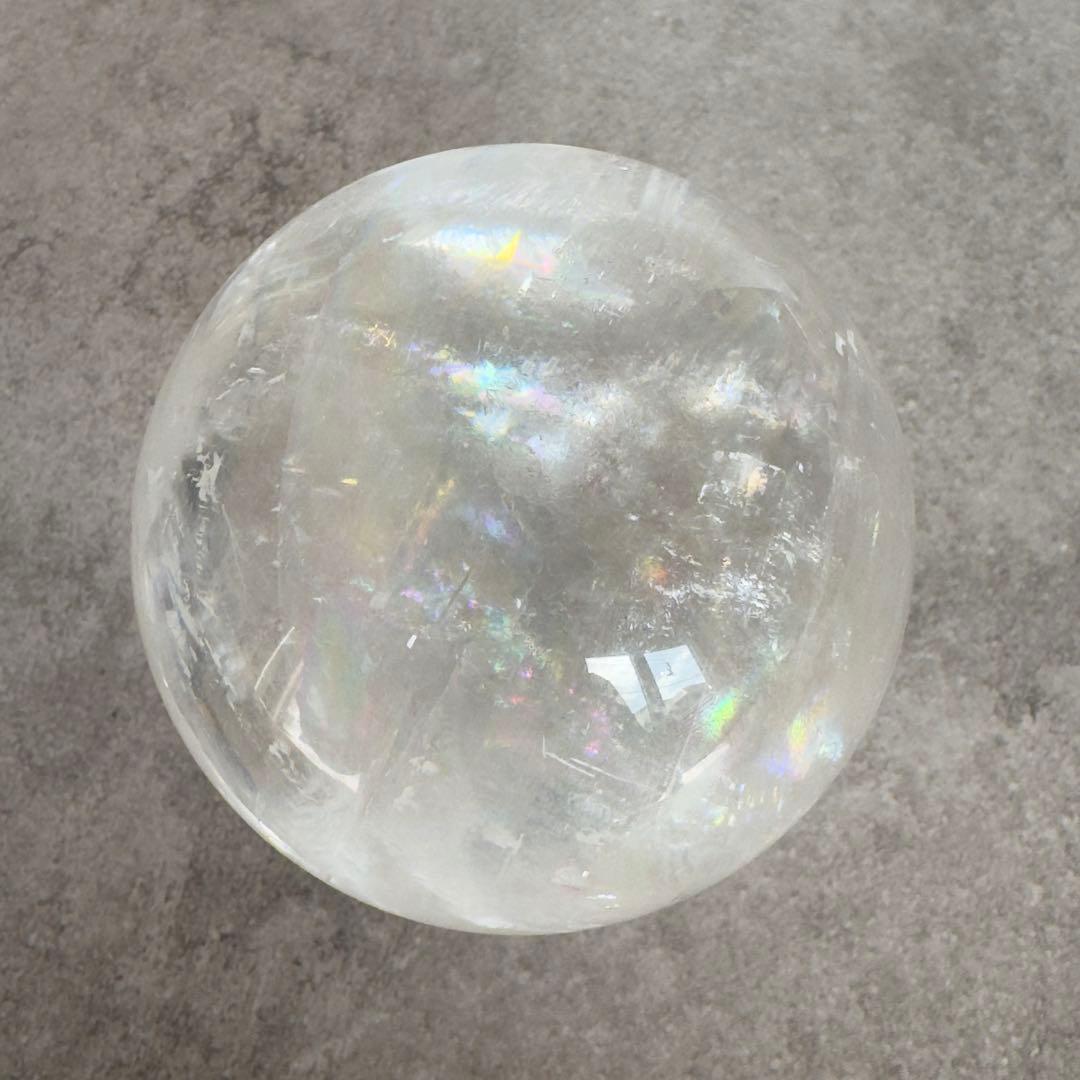 レインボー　ホワイトカルサイト　スフィア　約65mm