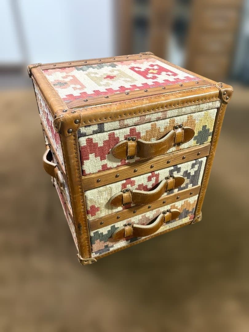 HALO（ハロ） STONYHURST ラージ ランプテーブル キリム チェスト