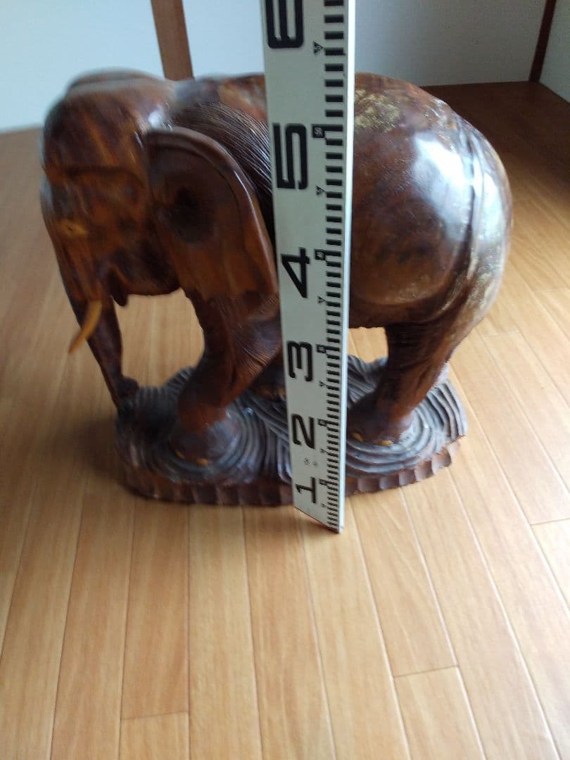 木彫りの大きい象チーク材