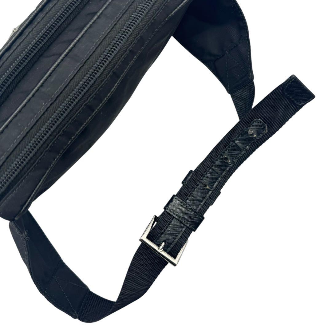 PRADA ボディバッグ 三角プレート ロゴ金具 キャンバス