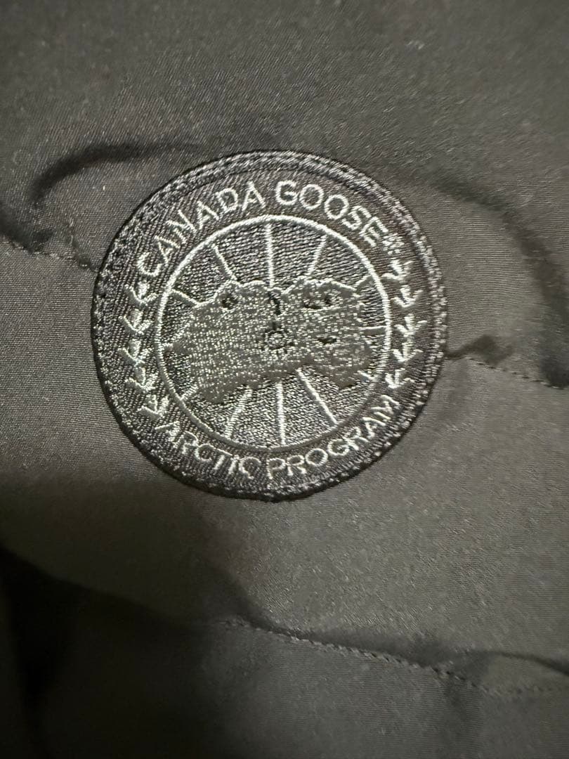 大幅値下週末限定！ほぼ未使用カナダグースダウンベストブラックレーベル2836LB