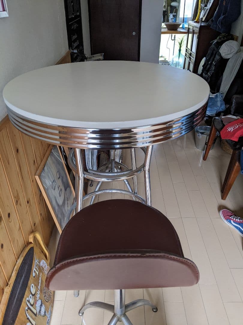ホワイト円形アメリカンダイナーテーブル　座面　皮張り椅子　2脚セット