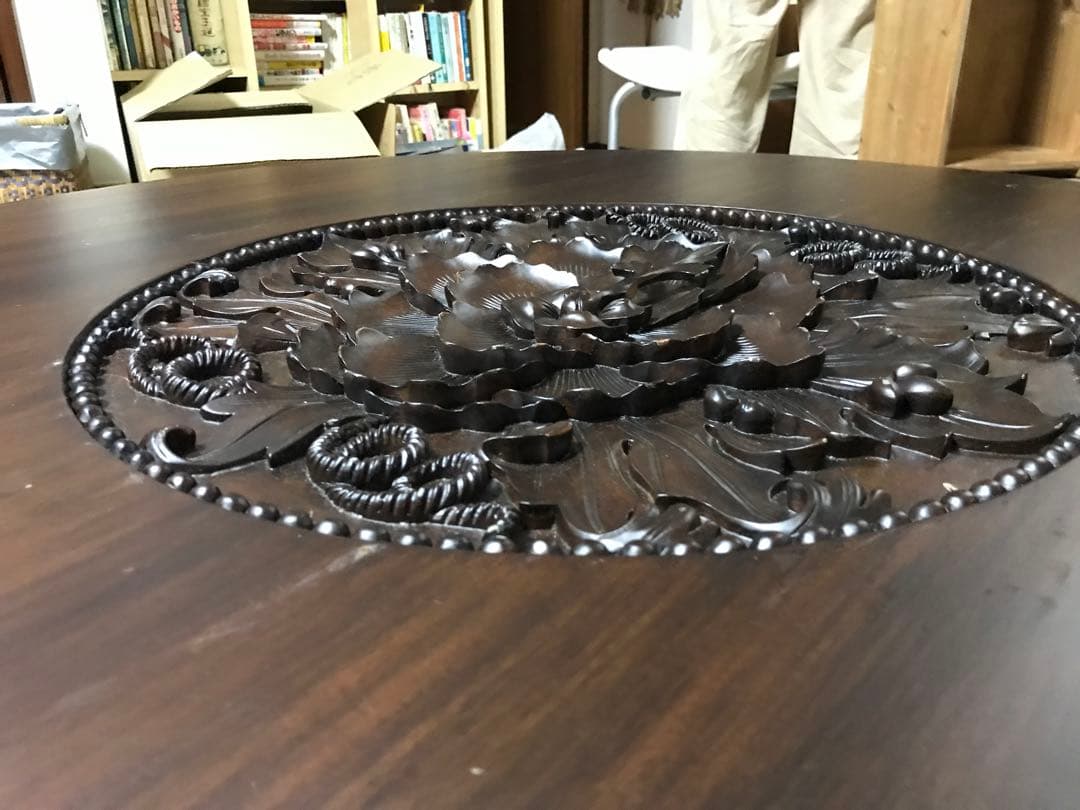 アジアン家具　円形木製テーブル 彫刻花模様　再値下げしました