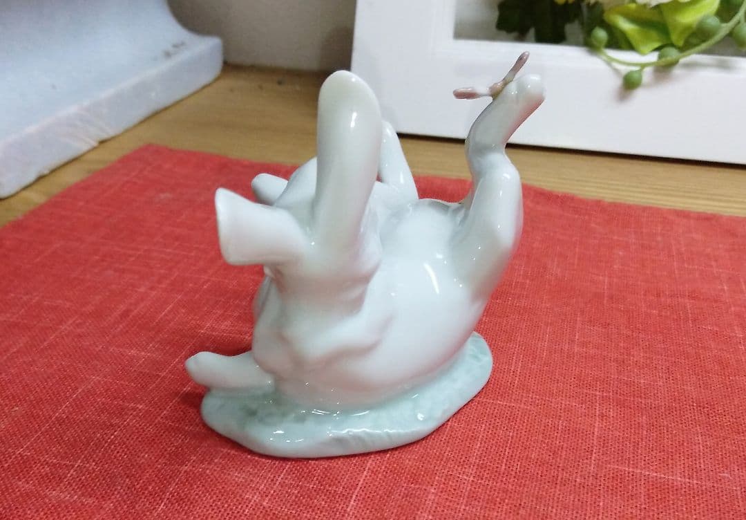 リヤドロ LLADRO 5888 うさぎ　蝶々 ”That Tickles”