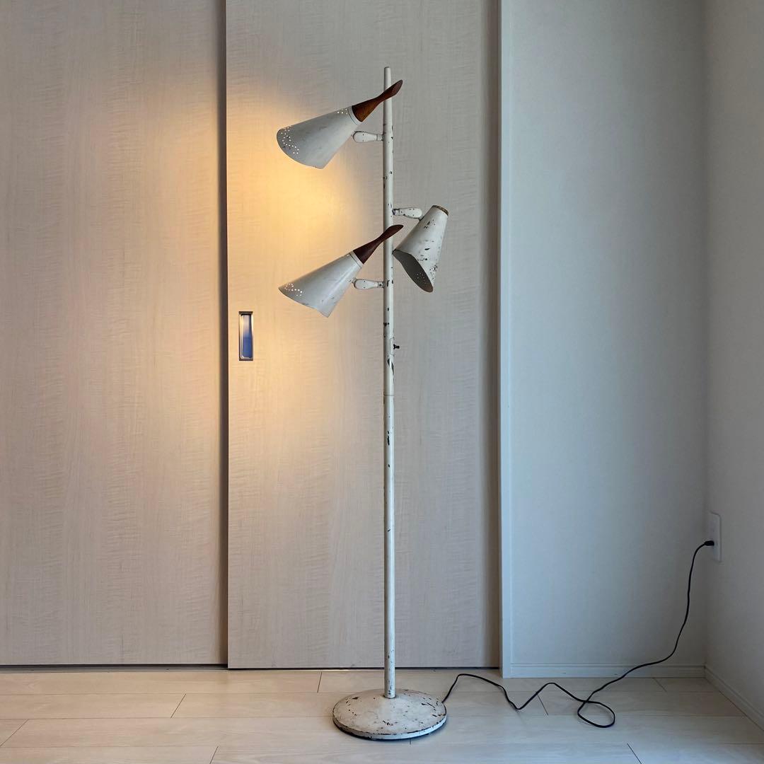 塗装の剥げた古い三連フロアスタンド アンティーク