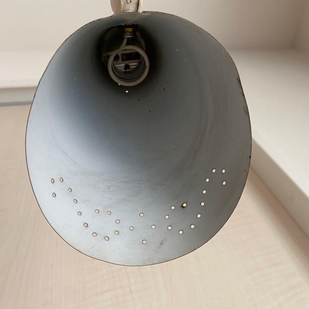 塗装の剥げた古い三連フロアスタンド アンティーク